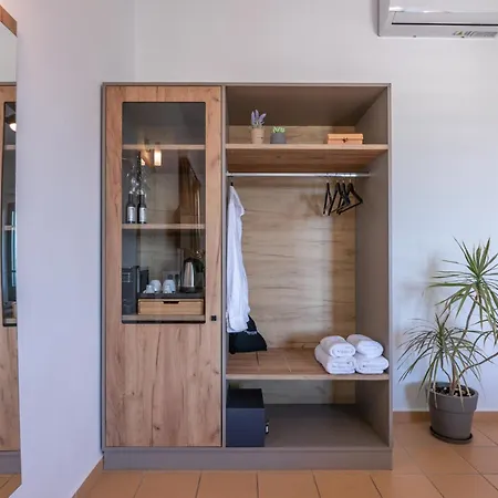 Kaliviani Traditional 3* كيساموس